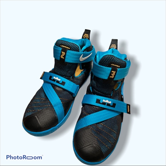 lebron water shoes